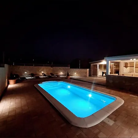 Family Iskra بيت للعطل